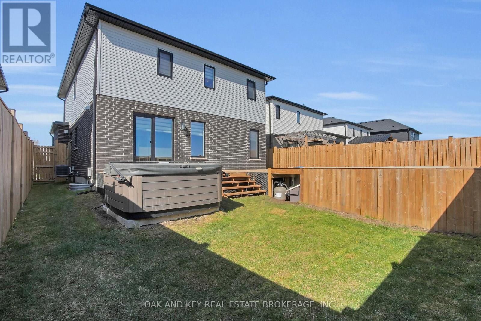 25 Alexander Circle, Strathroy Caradoc (Se), Ontario  N7G 0B4 - Photo 26 - X12112452