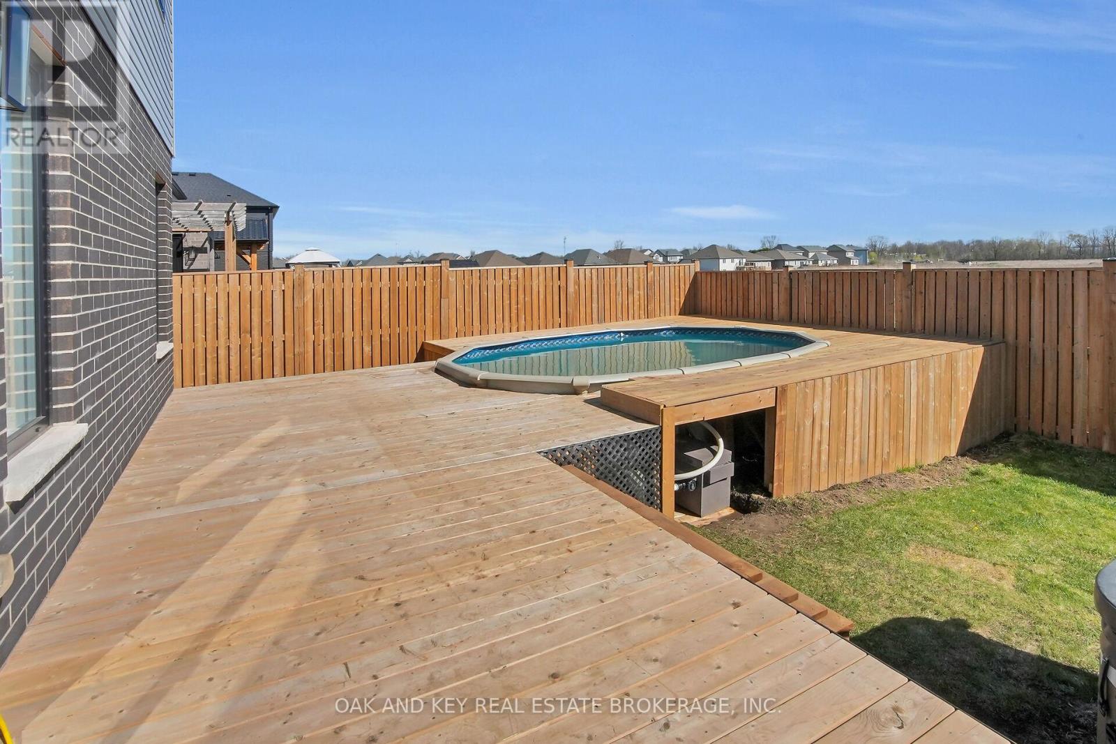 25 Alexander Circle, Strathroy Caradoc (Se), Ontario  N7G 0B4 - Photo 29 - X12112452