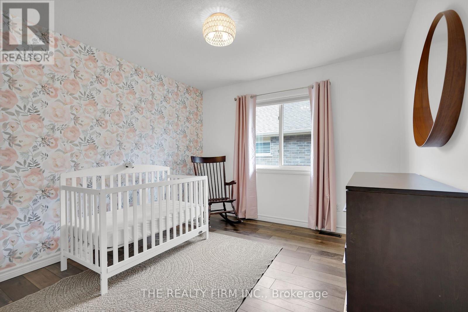 15 Glenwood Street, St. Thomas, Ontario N5R 0G9 - Photo 23 - X12112485