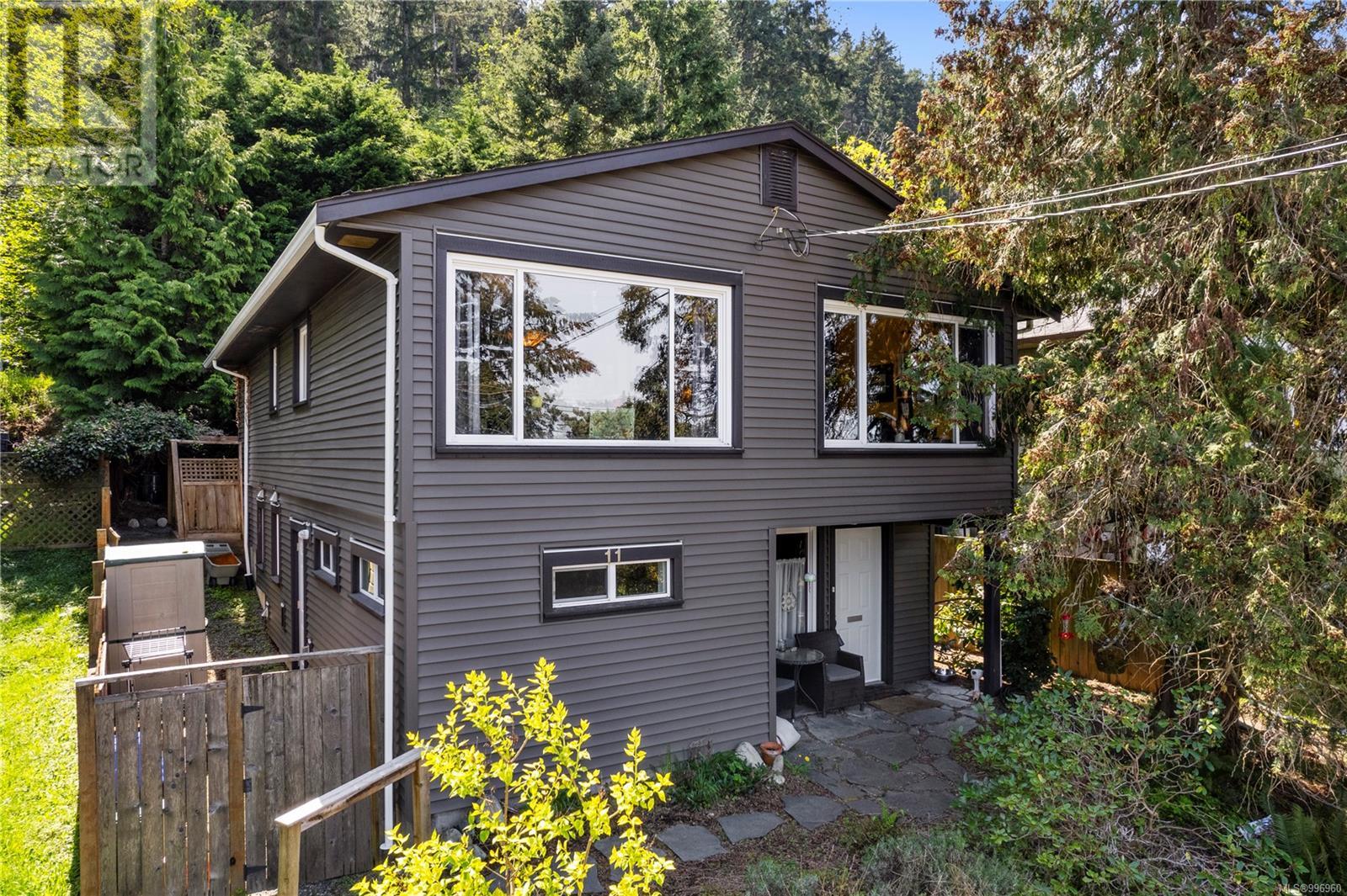 Property at 11 Riley Pl image 1