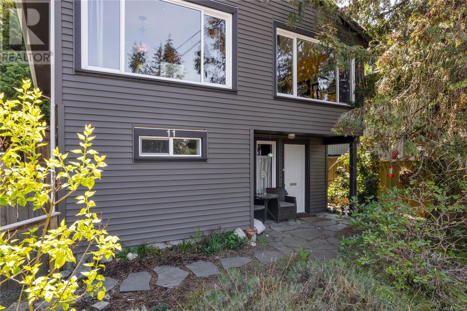 Property at 11 Riley Pl image 2