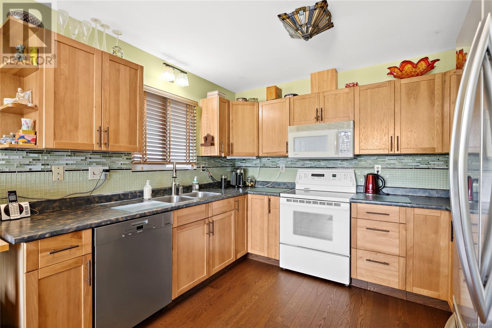 Property at 11 Riley Pl image 3