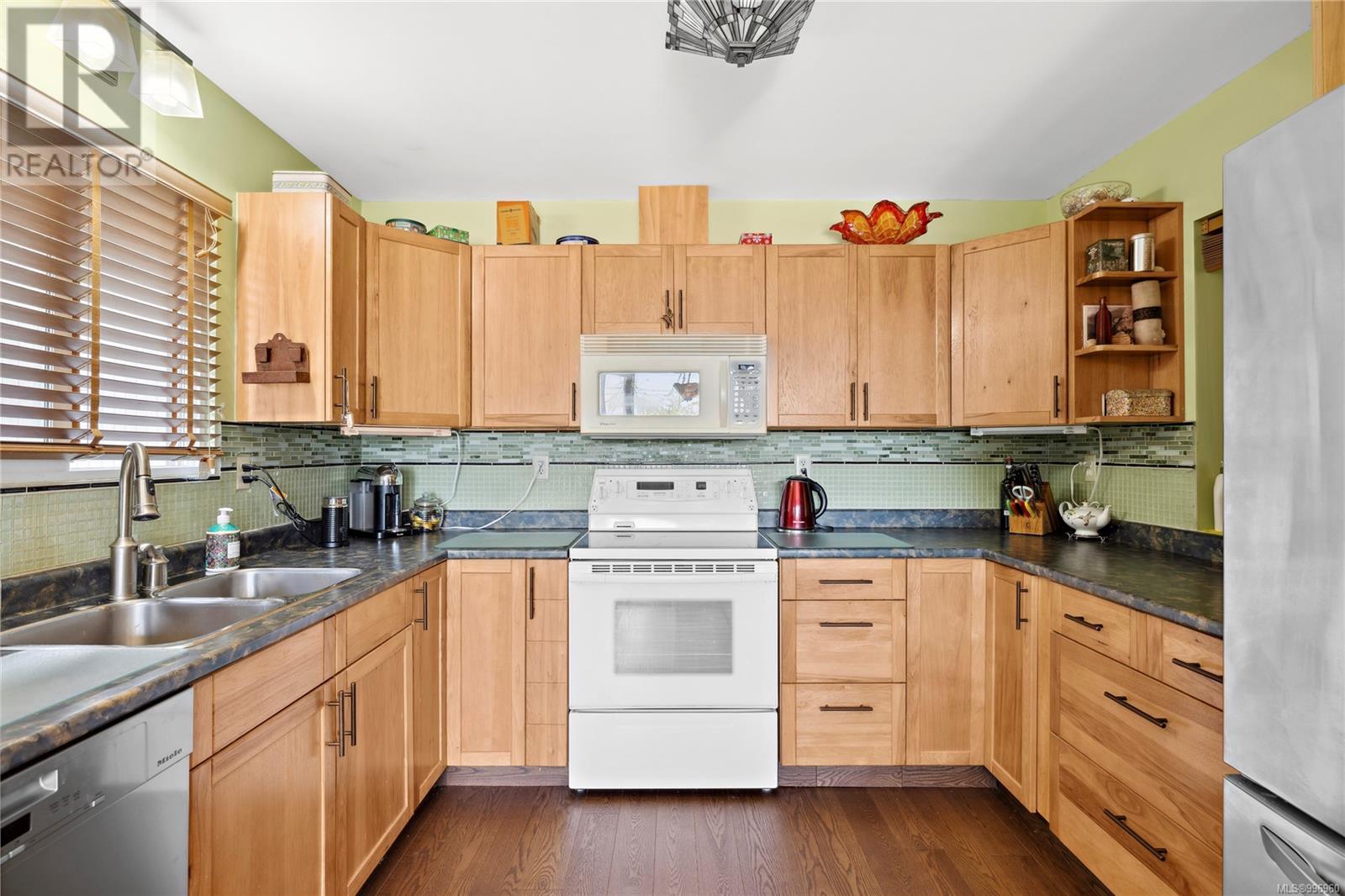 Property at 11 Riley Pl image 4