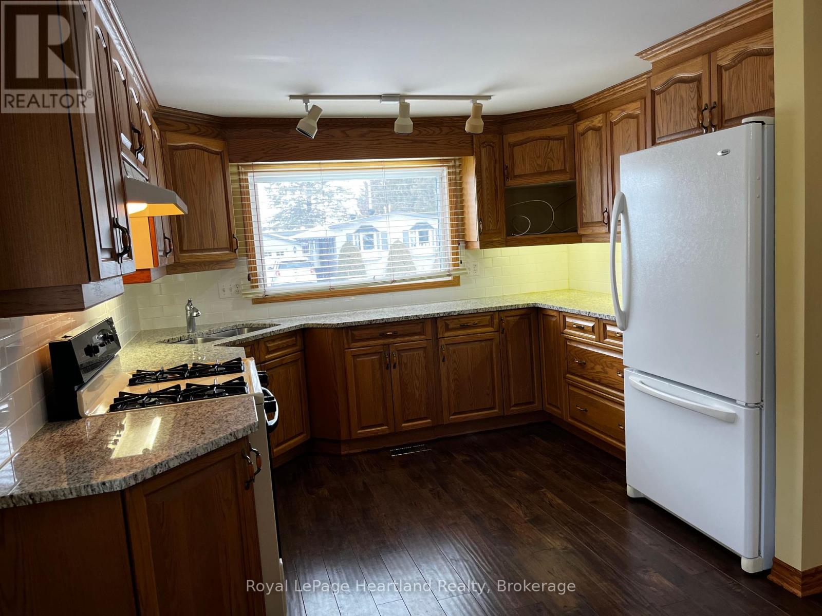 42 Stewart Street, Strathroy-Caradoc, Ontario  N7G 3K8 - Photo 6 - X11947164