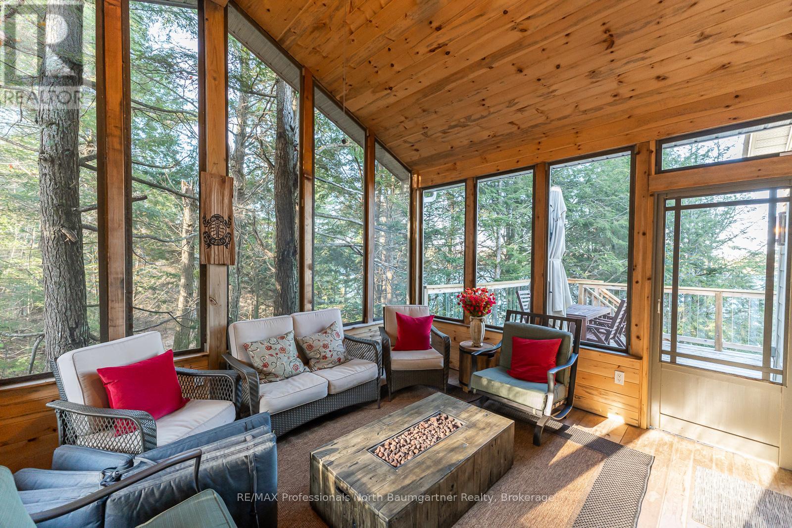 1107 Pine Point Road, Dysart Et Al, Ontario  K0M 1S0 - Photo 4 - X12110017