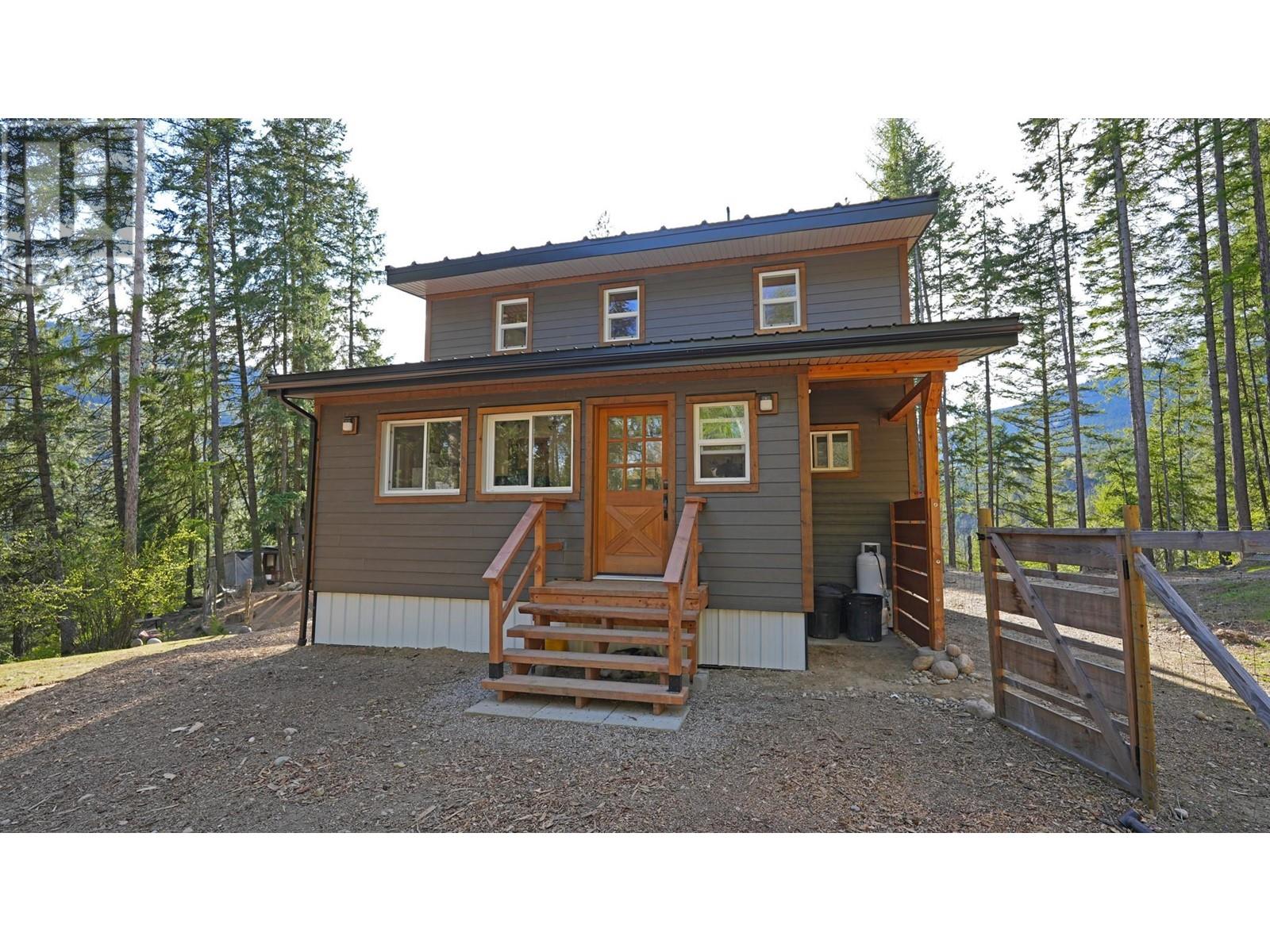3600 Borrow Pit Road Road, Robson, British Columbia  V1N 4V4 - Photo 2 - 10345282