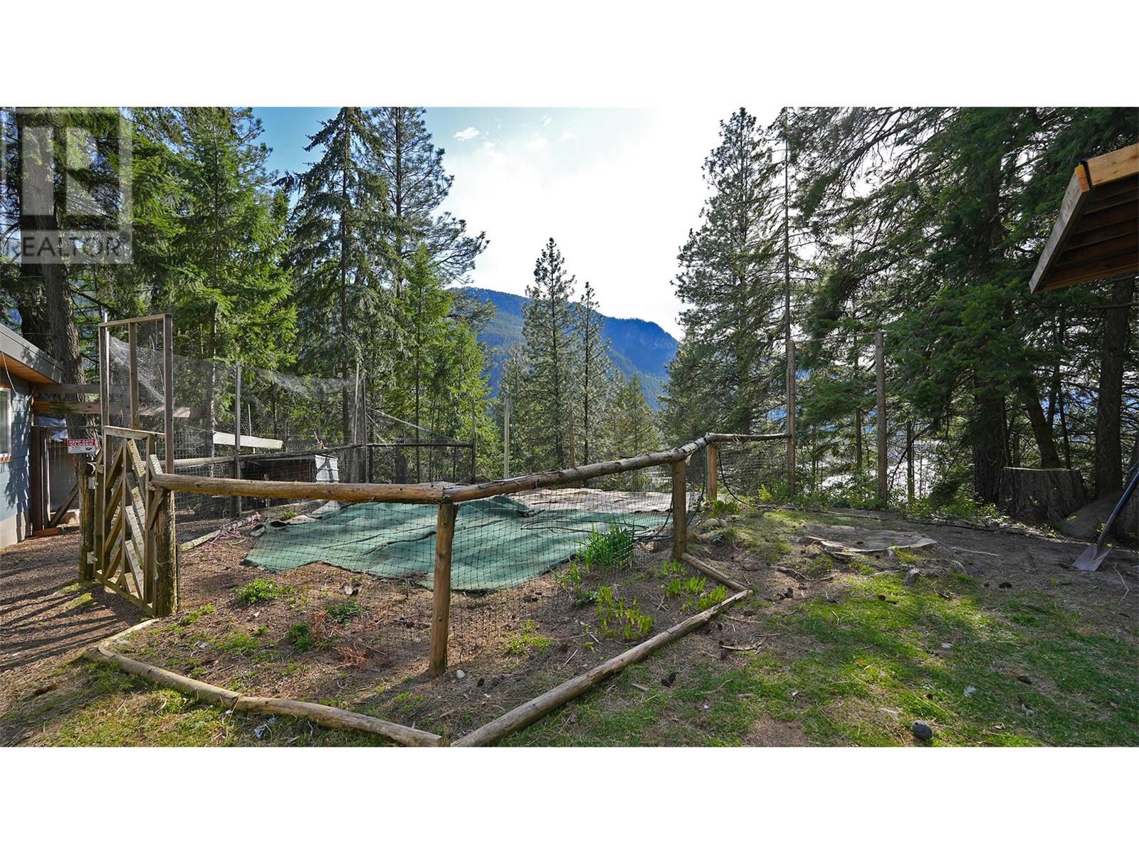 3600 Borrow Pit Road Road, Robson, British Columbia  V1N 4V4 - Photo 7 - 10345282