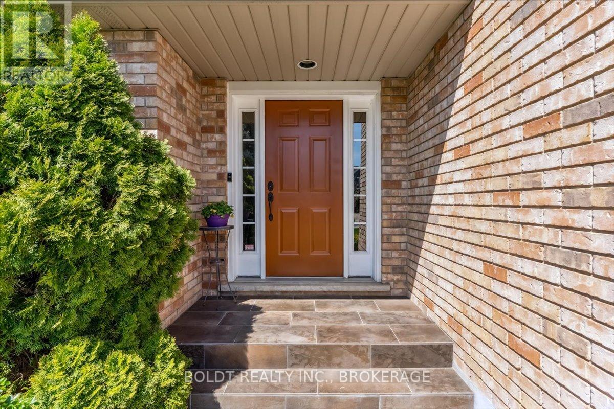 5 Countryside Drive, St. Catharines, Ontario  L2W 1C3 - Photo 3 - X12112556