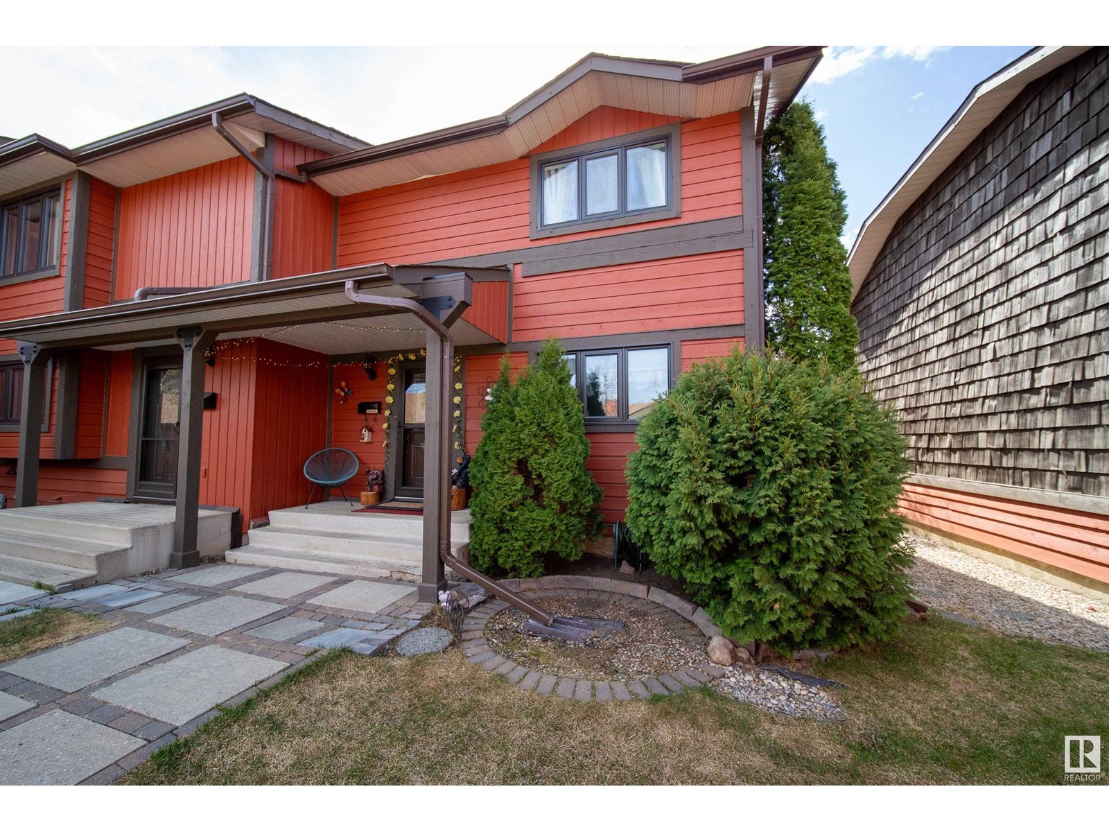 Property at 58 LACOMBE PT image 1