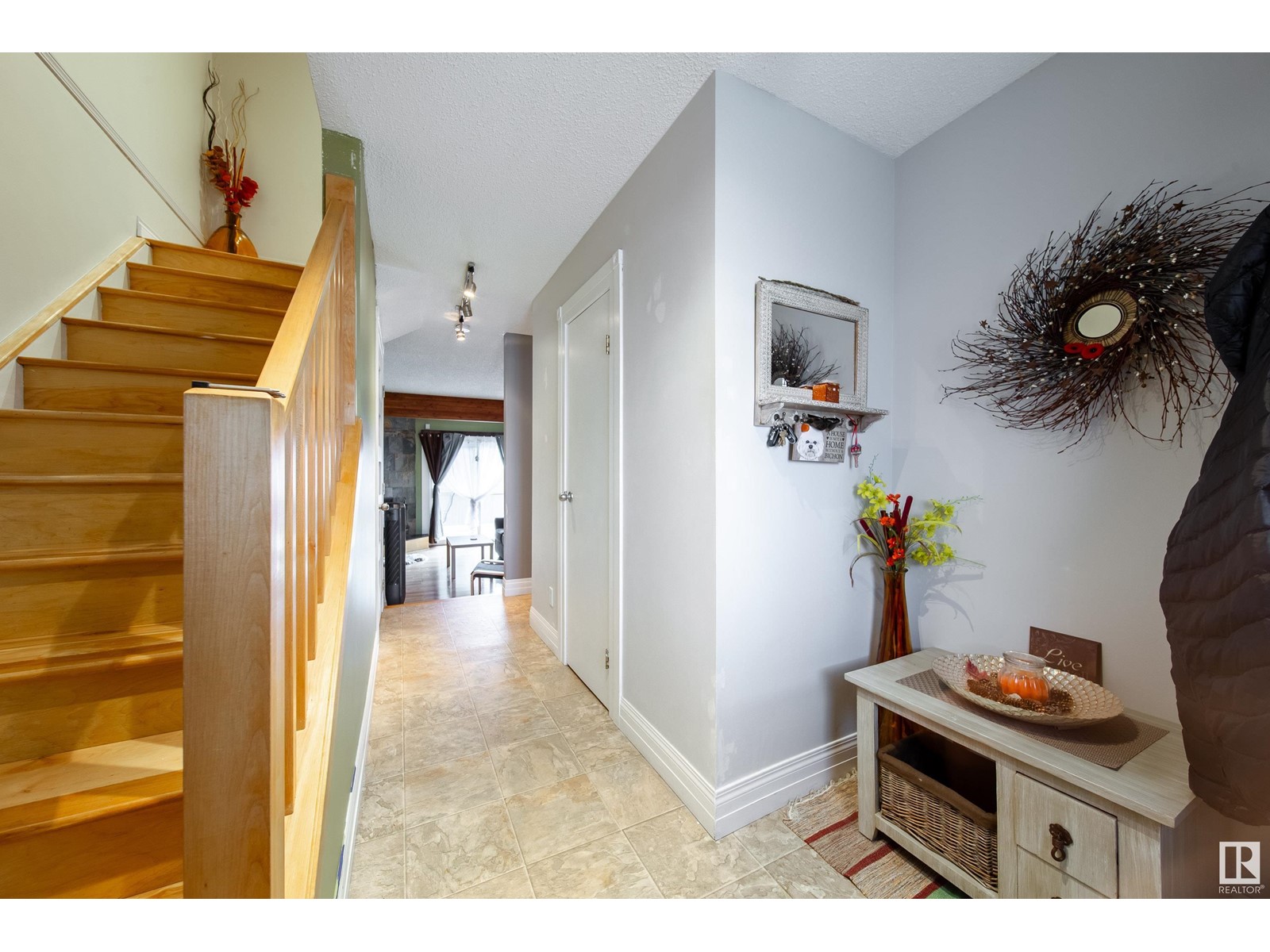Property at 58 LACOMBE PT image 4