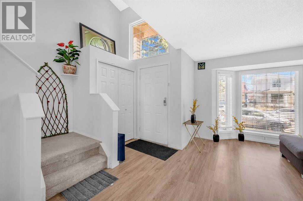 Property at 369 Martinwood Place NE image 4