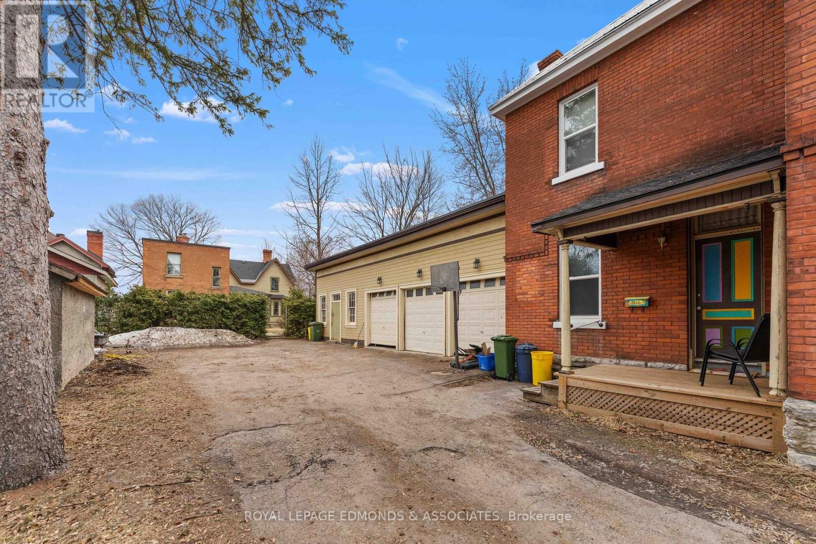 54 Isabella Street, Pembroke, Ontario  K8A 5S5 - Photo 2 - X12112394