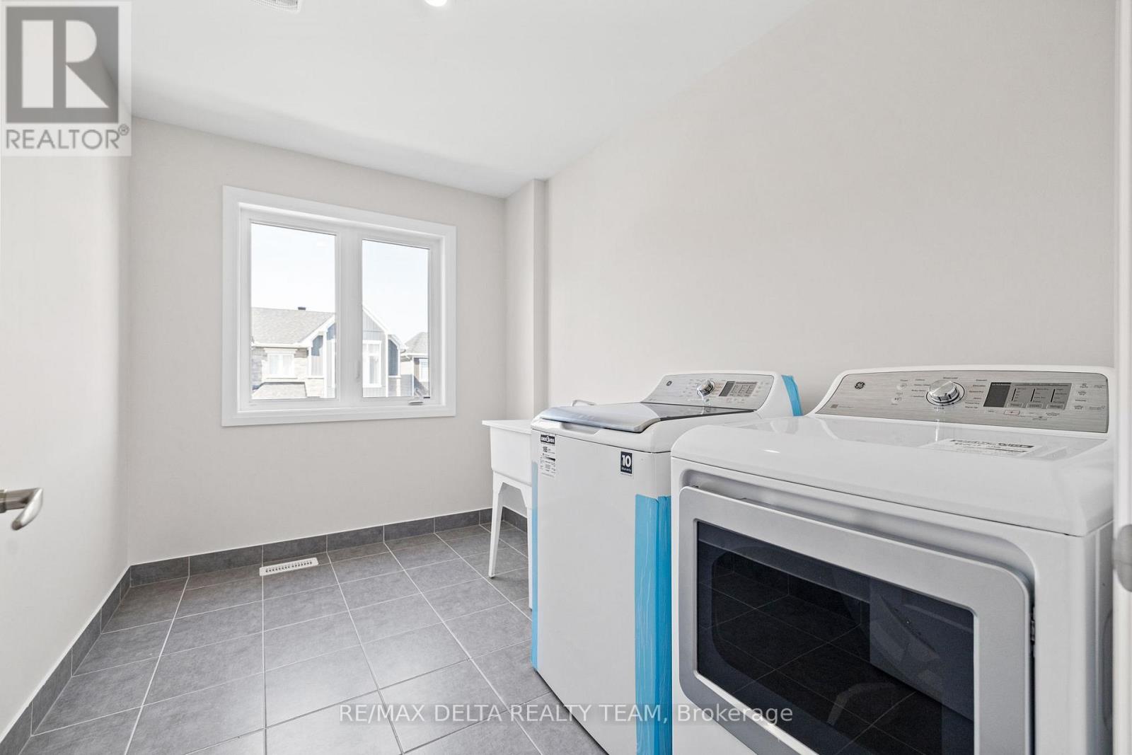 832 Mercier Crescent, Ottawa, Ontario  K1W 0N6 - Photo 30 - X12112412