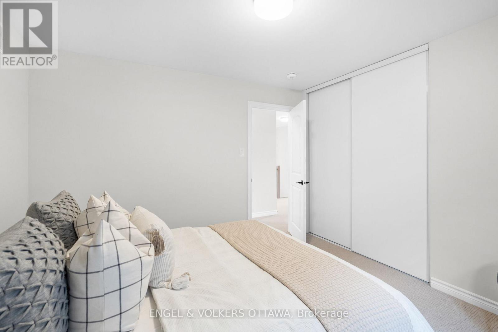 329 Finial Way, Ottawa, Ontario  K2J 6V9 - Photo 31 - X12112490