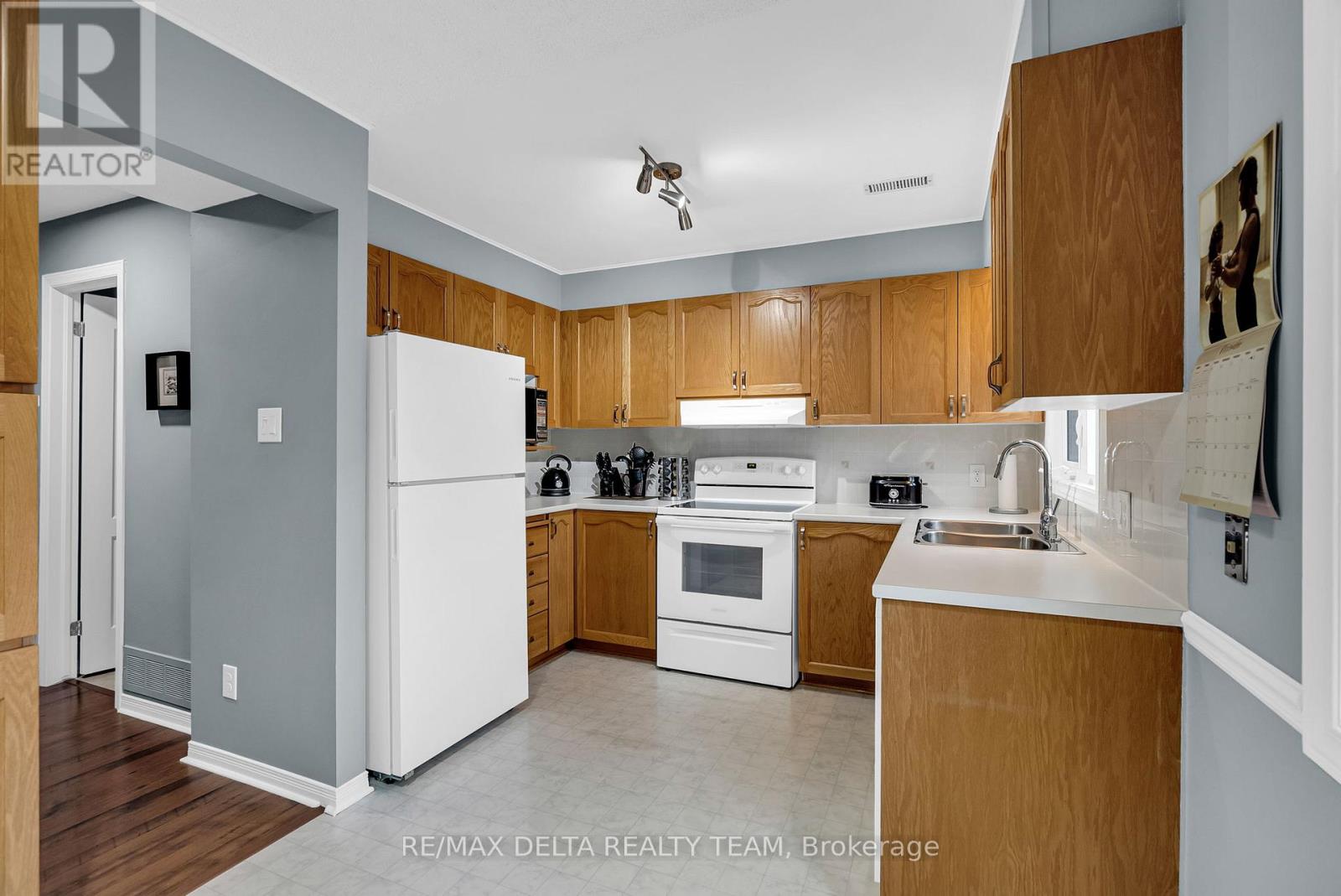 6014 Red Willow Drive, Ottawa, Ontario  K1C 7H9 - Photo 9 - X12112496