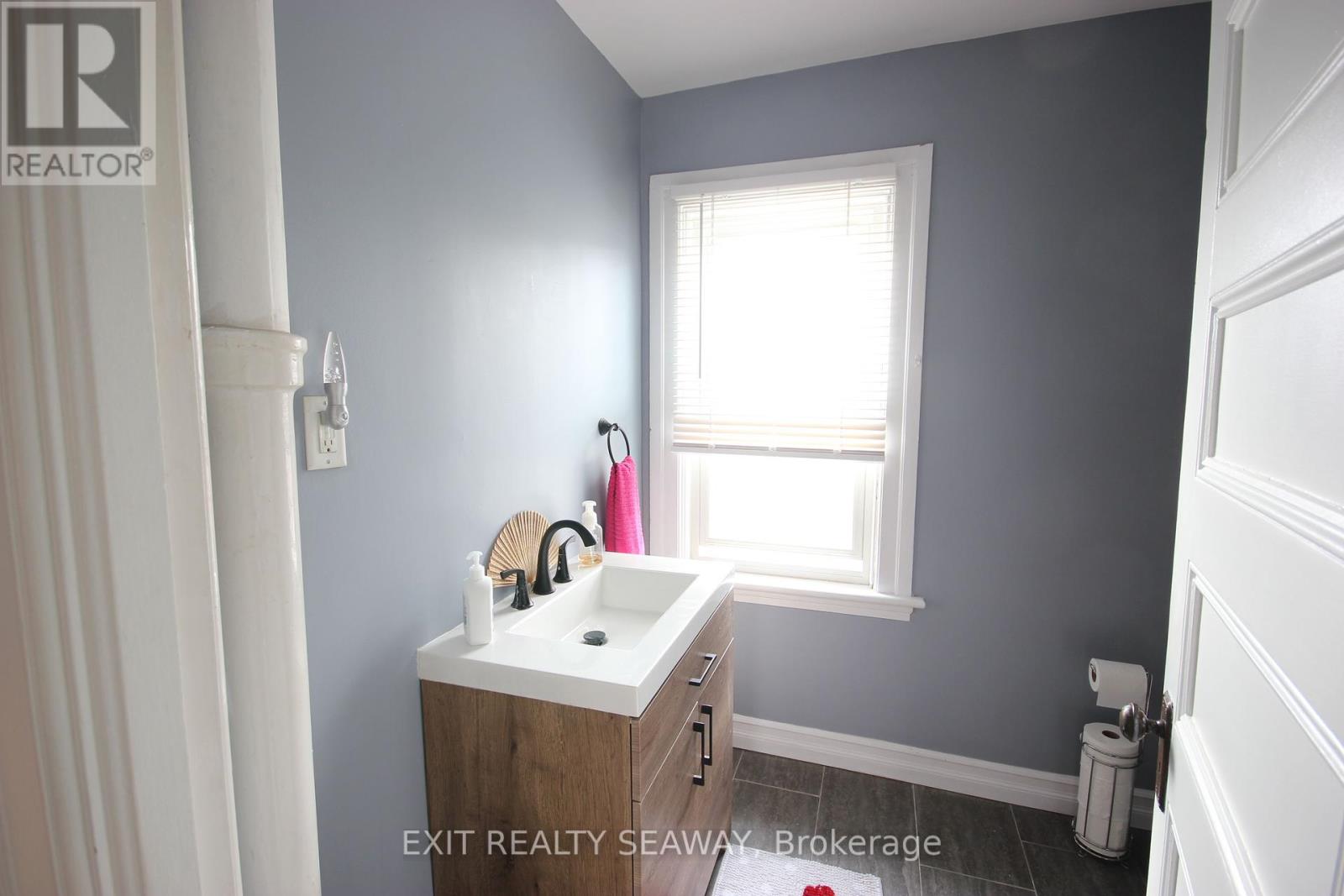 72 John Street, Brockville, Ontario  K6V 5A9 - Photo 16 - X12112461