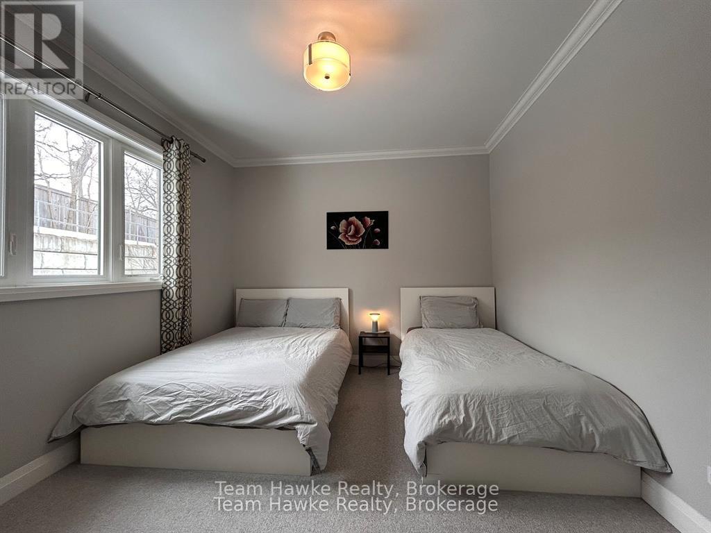152 Bishop Drive, Barrie, Ontario  L4N 6X8 - Photo 12 - S12112482