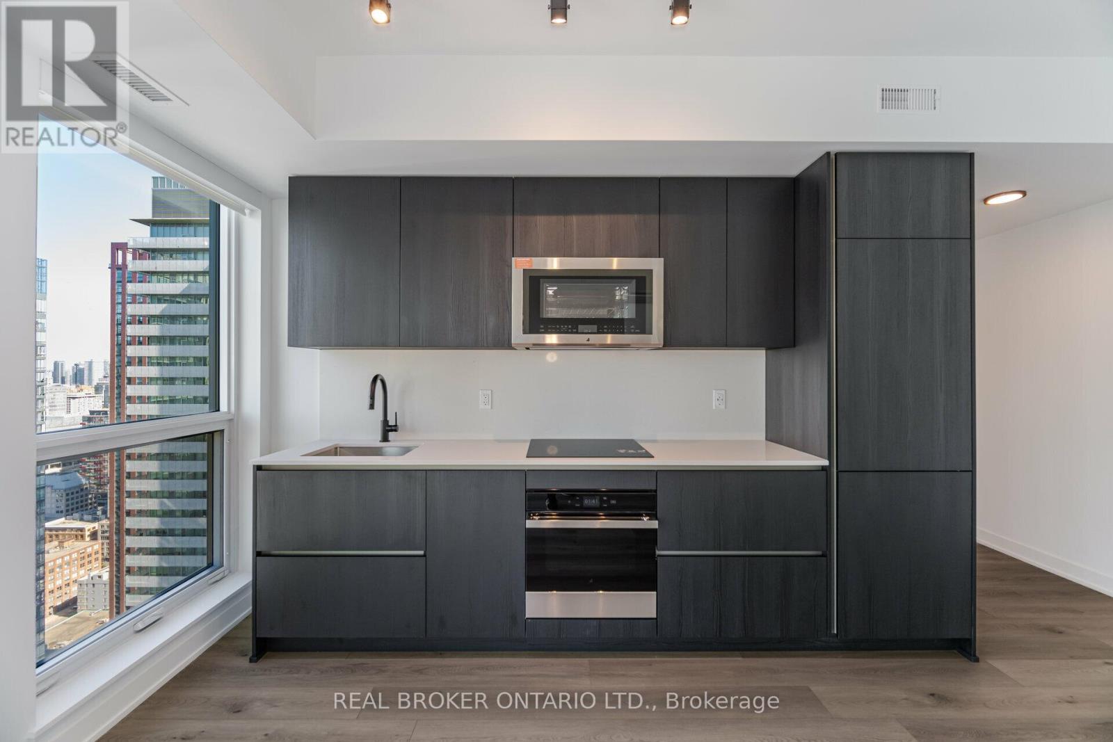 4005 - 327 King Street W, Toronto, Ontario  M5V 0W7 - Photo 10 - C12112465