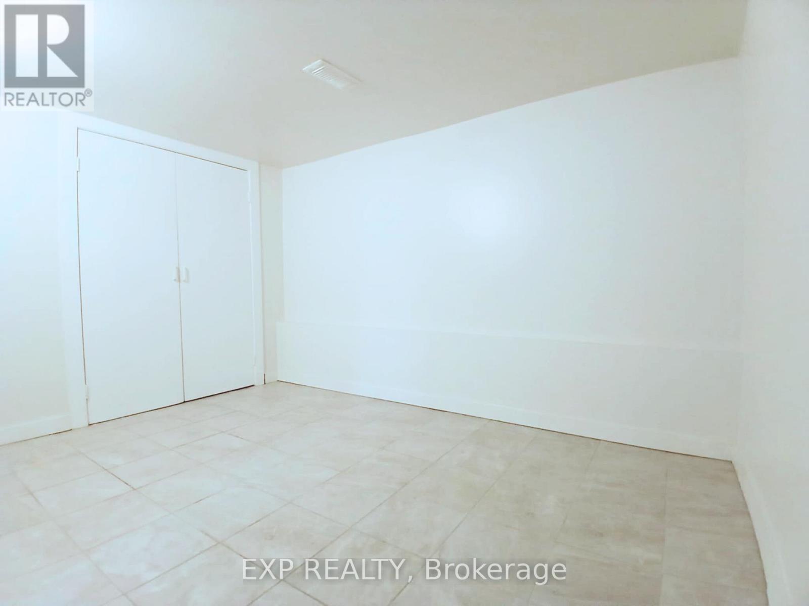 Lower - 207 Gamble Avenue, Toronto, Ontario  M4J 2P4 - Photo 2 - E12112381