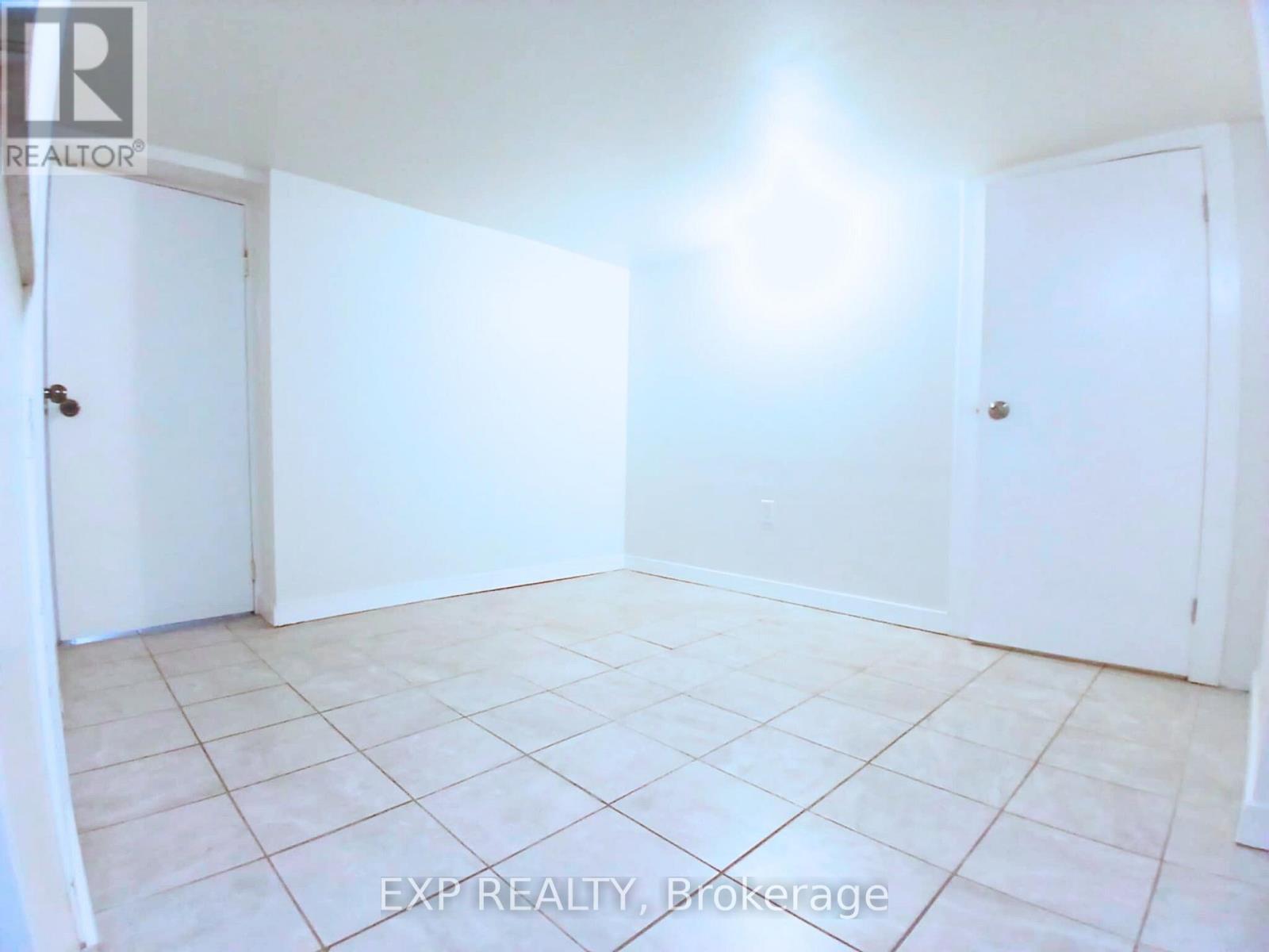 Lower - 207 Gamble Avenue, Toronto, Ontario  M4J 2P4 - Photo 3 - E12112381
