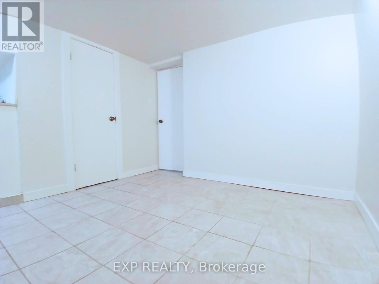 Lower - 207 Gamble Avenue, Toronto, Ontario  M4J 2P4 - Photo 4 - E12112381
