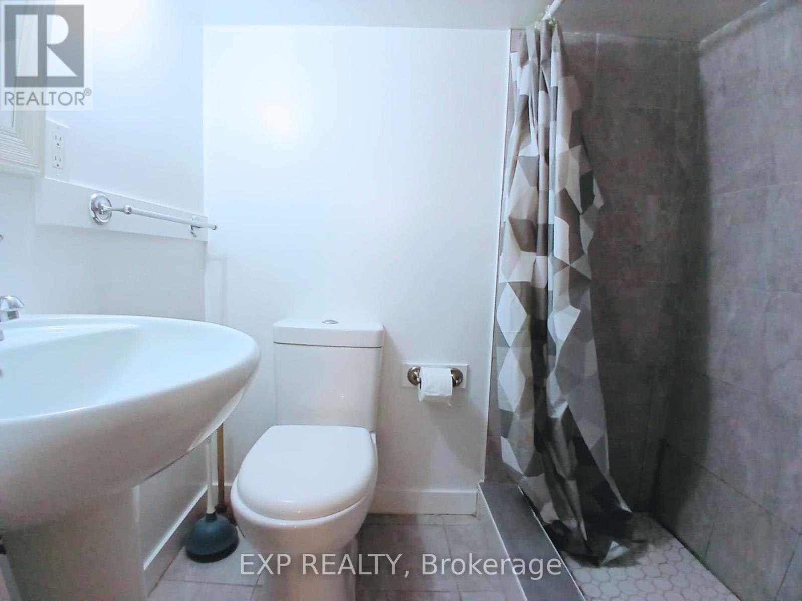 Lower - 207 Gamble Avenue, Toronto, Ontario  M4J 2P4 - Photo 5 - E12112381