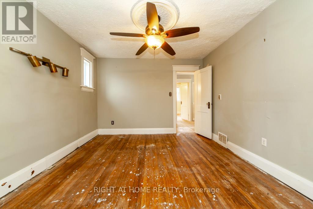 209 Brookside Drive, Toronto, Ontario  M4E 2M7 - Photo 16 - E12112463