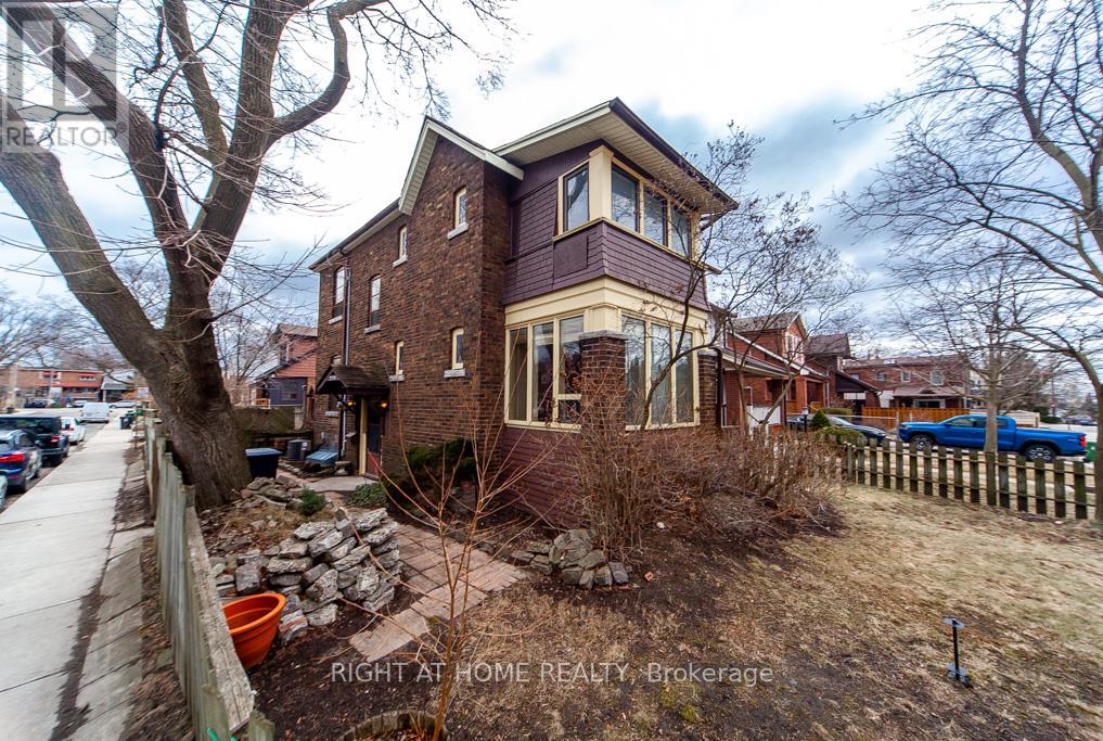 209 Brookside Drive, Toronto, Ontario  M4E 2M7 - Photo 2 - E12112463
