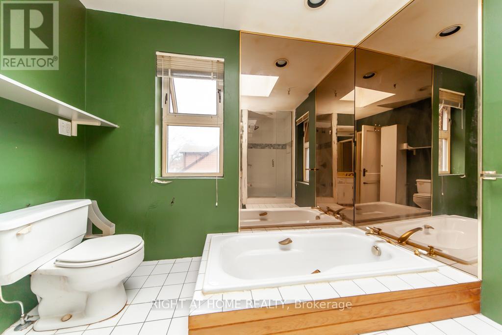 209 Brookside Drive, Toronto, Ontario  M4E 2M7 - Photo 22 - E12112463