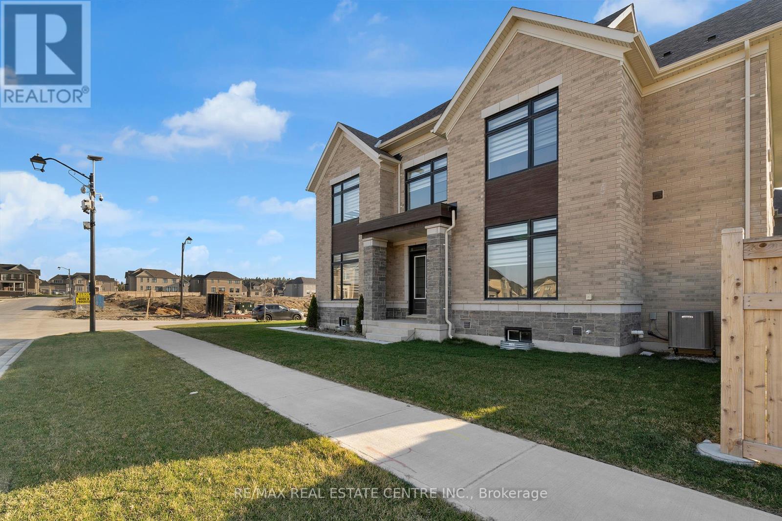 20 Magnolia Avenue, Adjala-Tosorontio, Ontario  L0G 1W0 - Photo 5 - N12112371