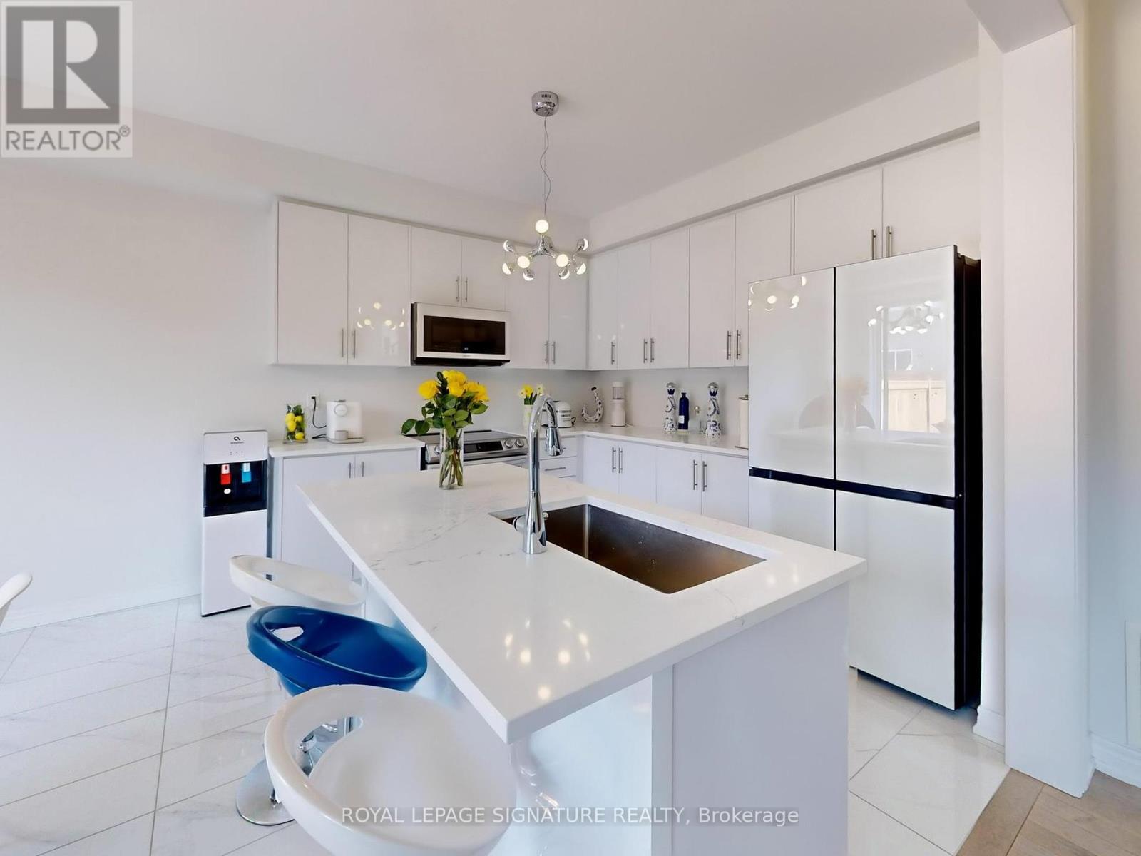 307 Busato Drive, Whitchurch-Stouffville, Ontario  L4A 4V1 - Photo 12 - N12112413