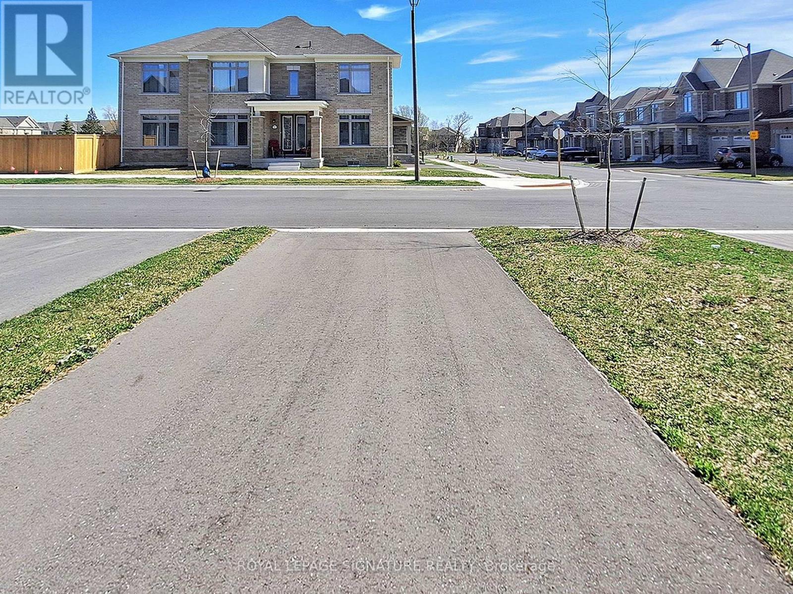 Property at 307 BUSATO DRIVE image 3