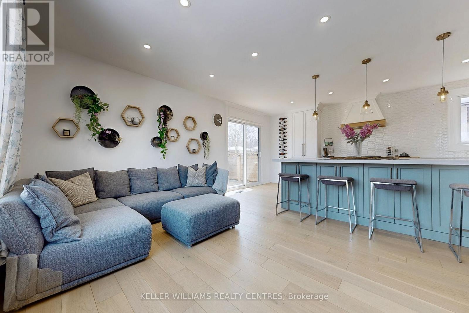 64 Kulpin Avenue, Bradford West Gwillimbury, Ontario  L3Z 1T7 - Photo 6 - N12112425