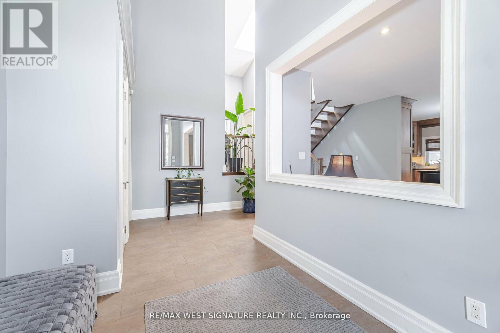 12 Gosling Road, Vaughan, Ontario  L6A 1E2 - Photo 4 - N12112432