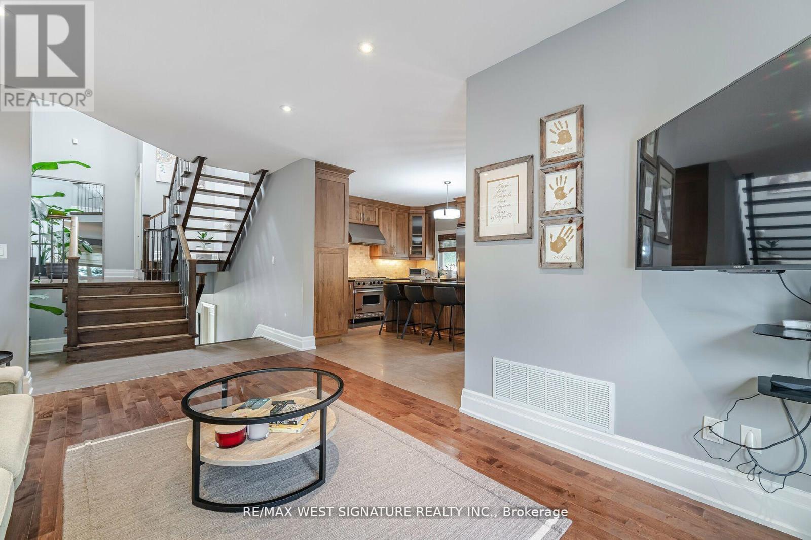 12 Gosling Road, Vaughan, Ontario  L6A 1E2 - Photo 8 - N12112432