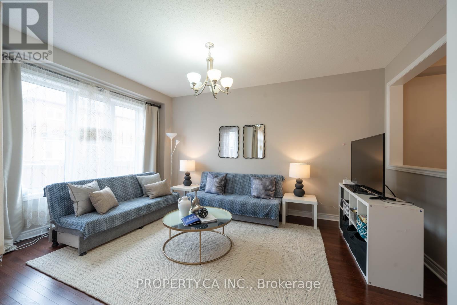 90 Collin Court, Richmond Hill (Jefferson), Ontario  L4E 0X8 - Photo 2 - N12112539