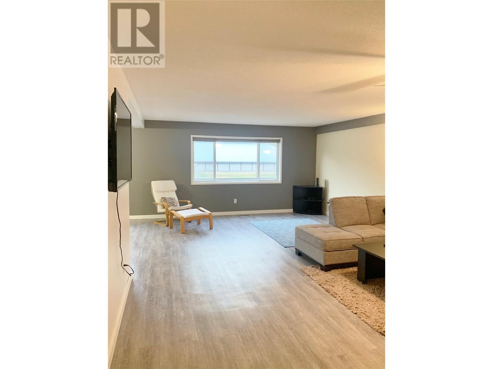 717 Victoria Road, Revelstoke, British Columbia  V0E 2S0 - Photo 8 - 10345498