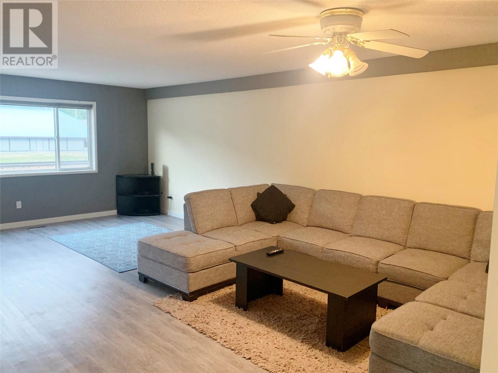 717 Victoria Road, Revelstoke, British Columbia  V0E 2S0 - Photo 5 - 10345498