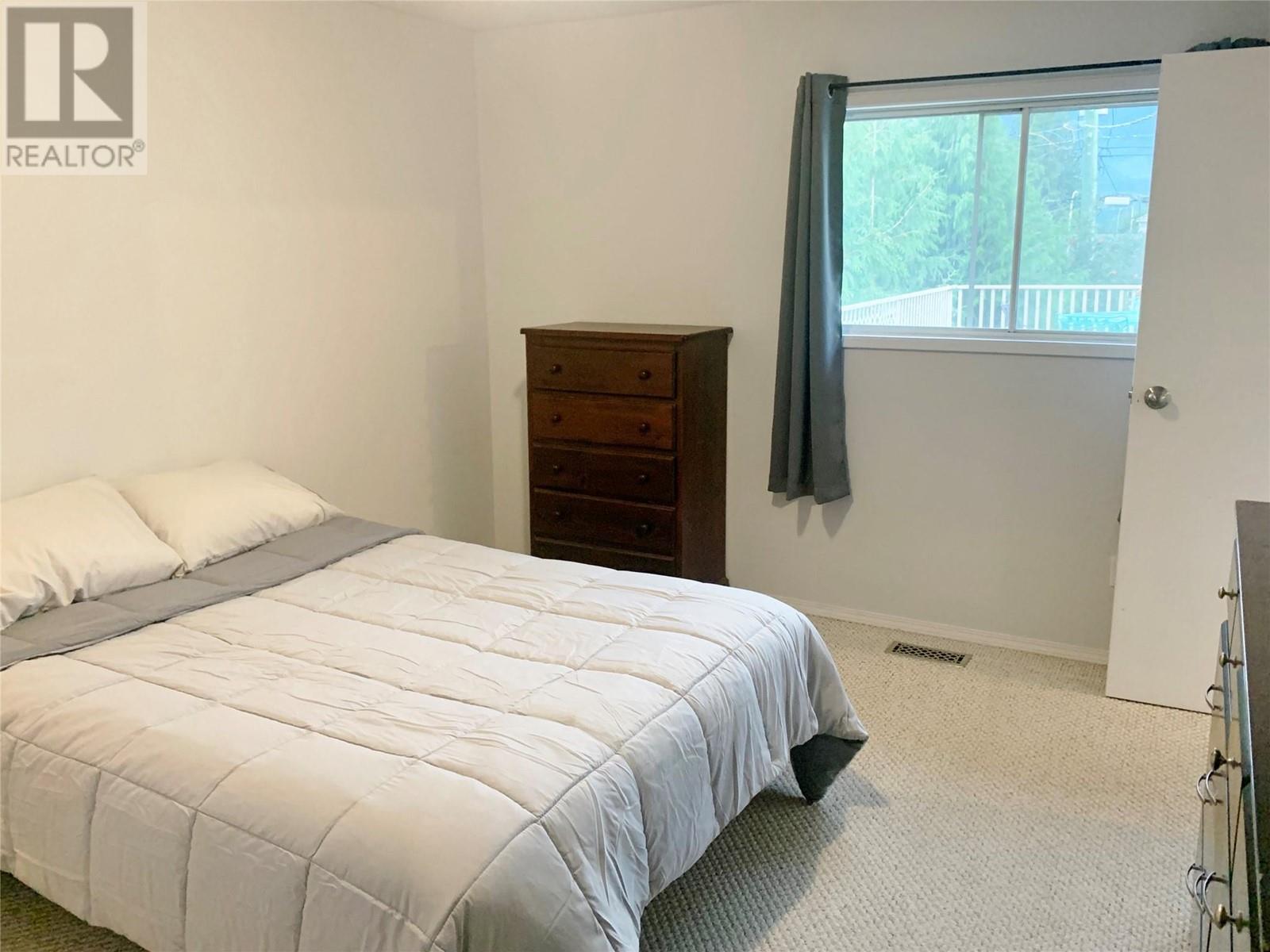 717 Victoria Road, Revelstoke, British Columbia  V0E 2S0 - Photo 13 - 10345498