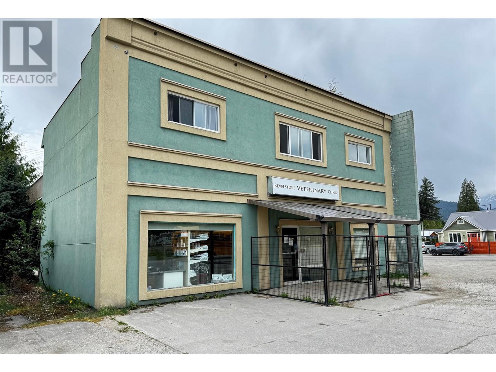 717 Victoria Road, Revelstoke, British Columbia  V0E 2S0 - Photo 2 - 10345498