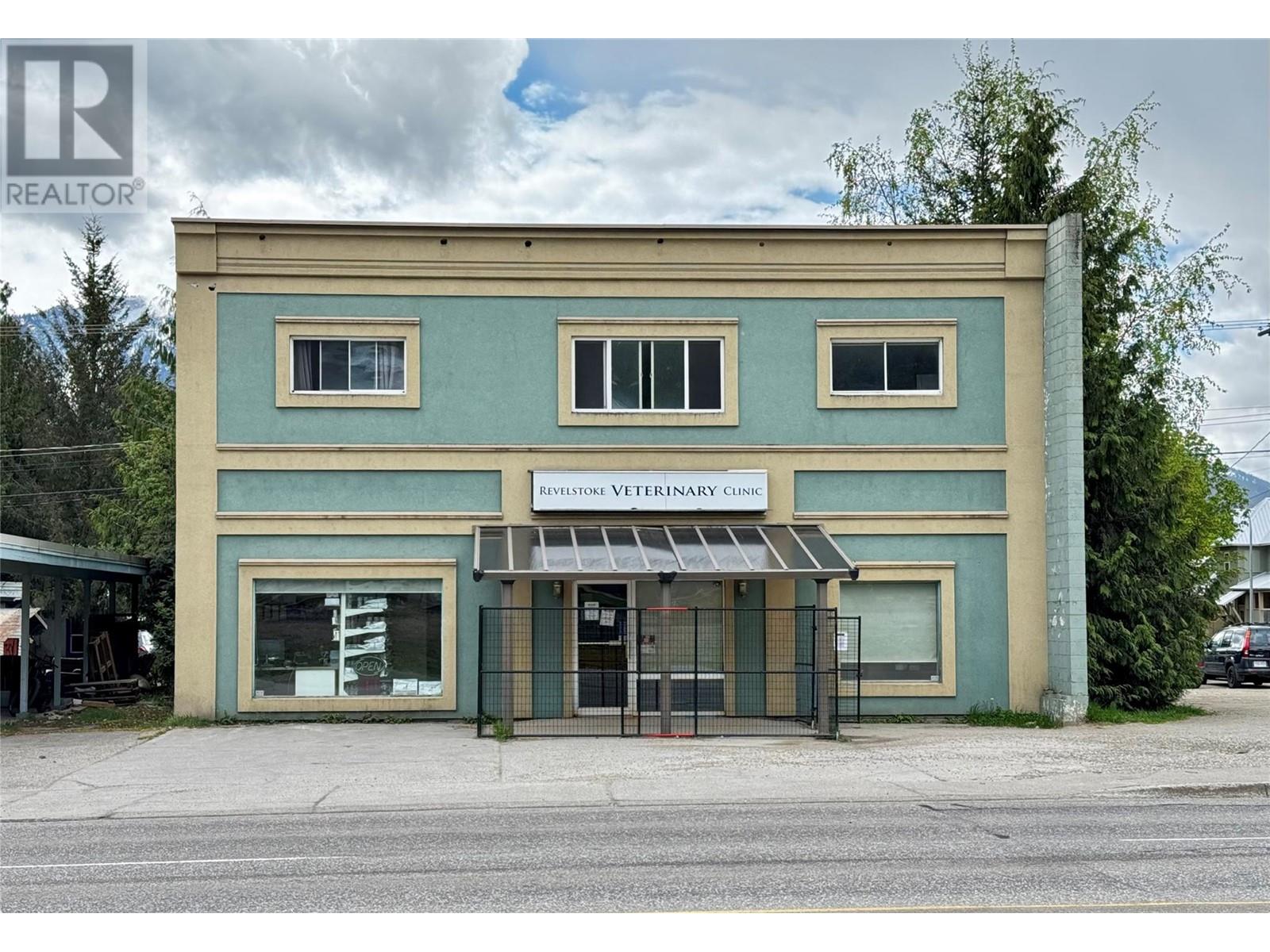 717 Victoria Road, Revelstoke, British Columbia  V0E 2S0 - Photo 3 - 10345498