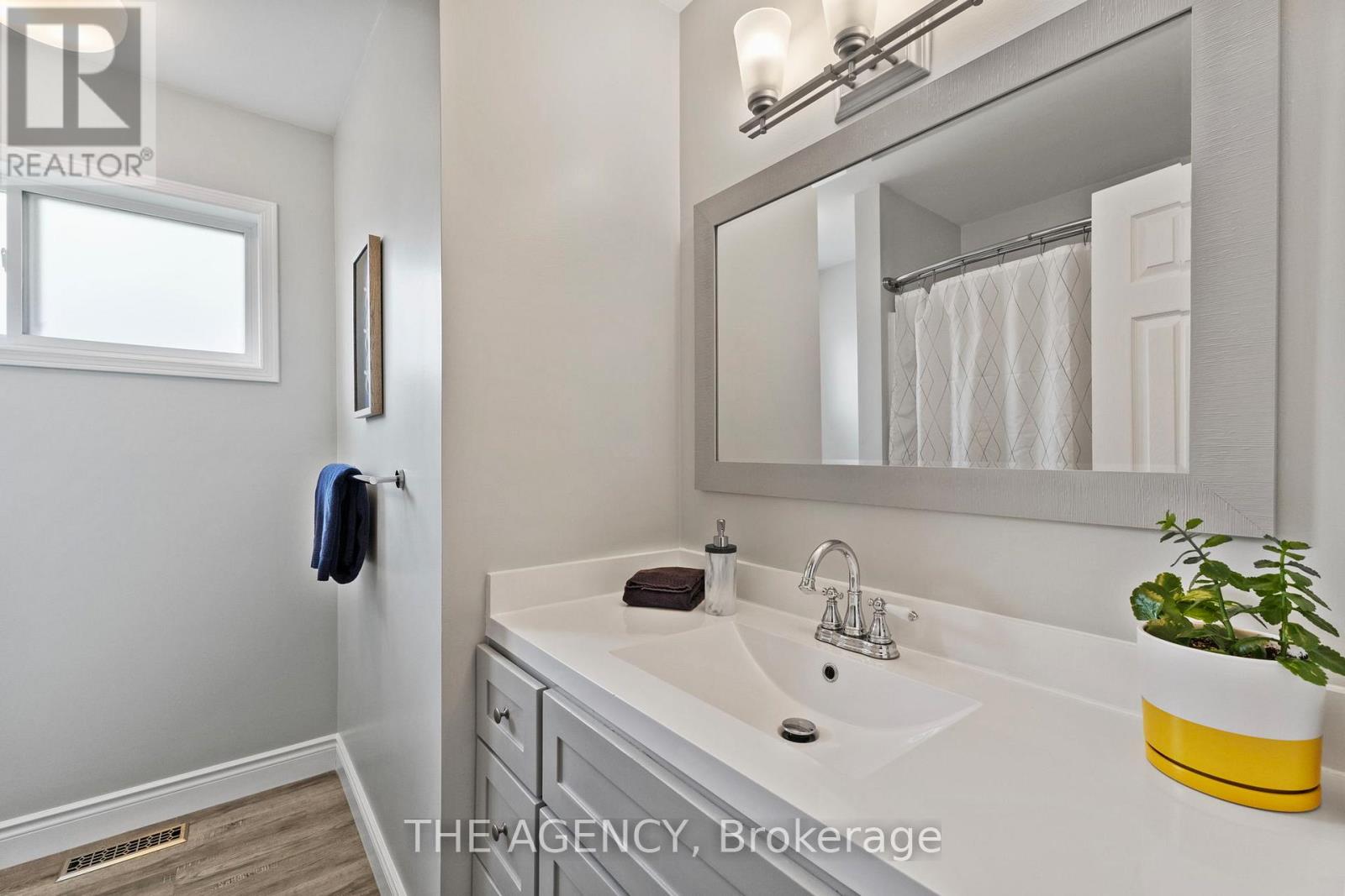 22 Herrell Avenue, Barrie (Painswick North), Ontario  L4N 6T5 - Photo 25 - S12112370