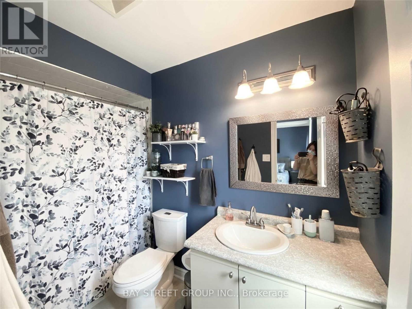 Upper - 86 Browning Trail, Barrie, Ontario  L4N 6J5 - Photo 11 - S12112391