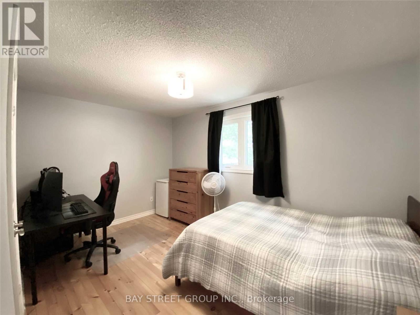 Upper - 86 Browning Trail, Barrie, Ontario  L4N 6J5 - Photo 13 - S12112391