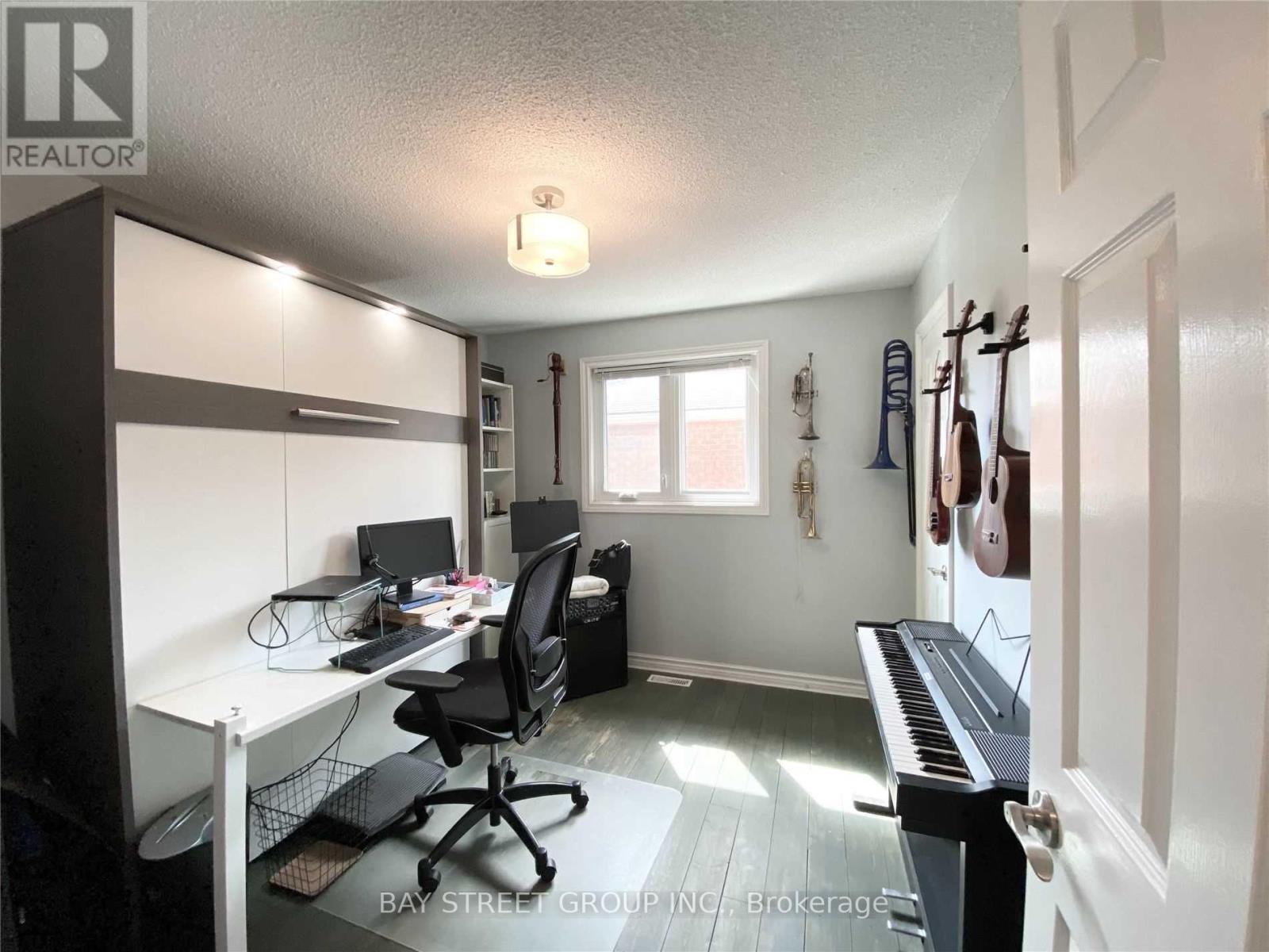 Upper - 86 Browning Trail, Barrie, Ontario  L4N 6J5 - Photo 14 - S12112391