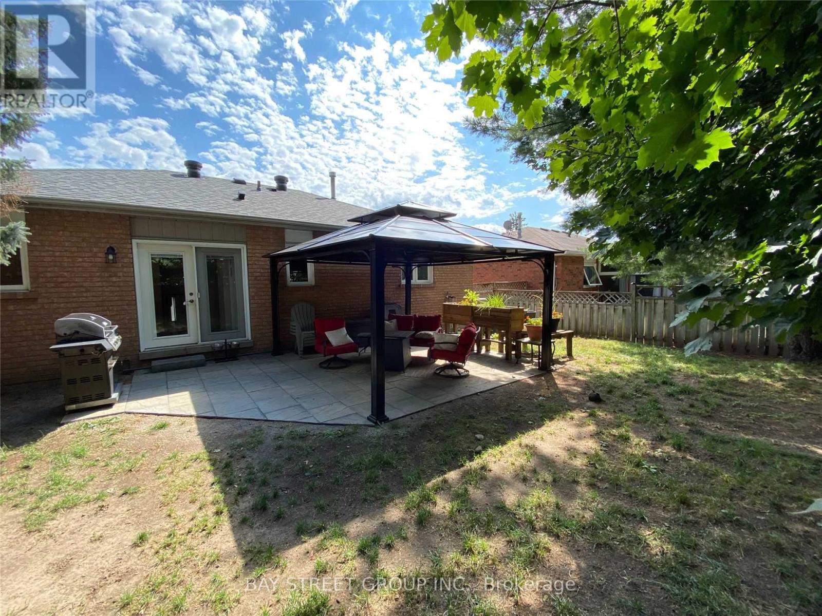Upper - 86 Browning Trail, Barrie, Ontario  L4N 6J5 - Photo 15 - S12112391