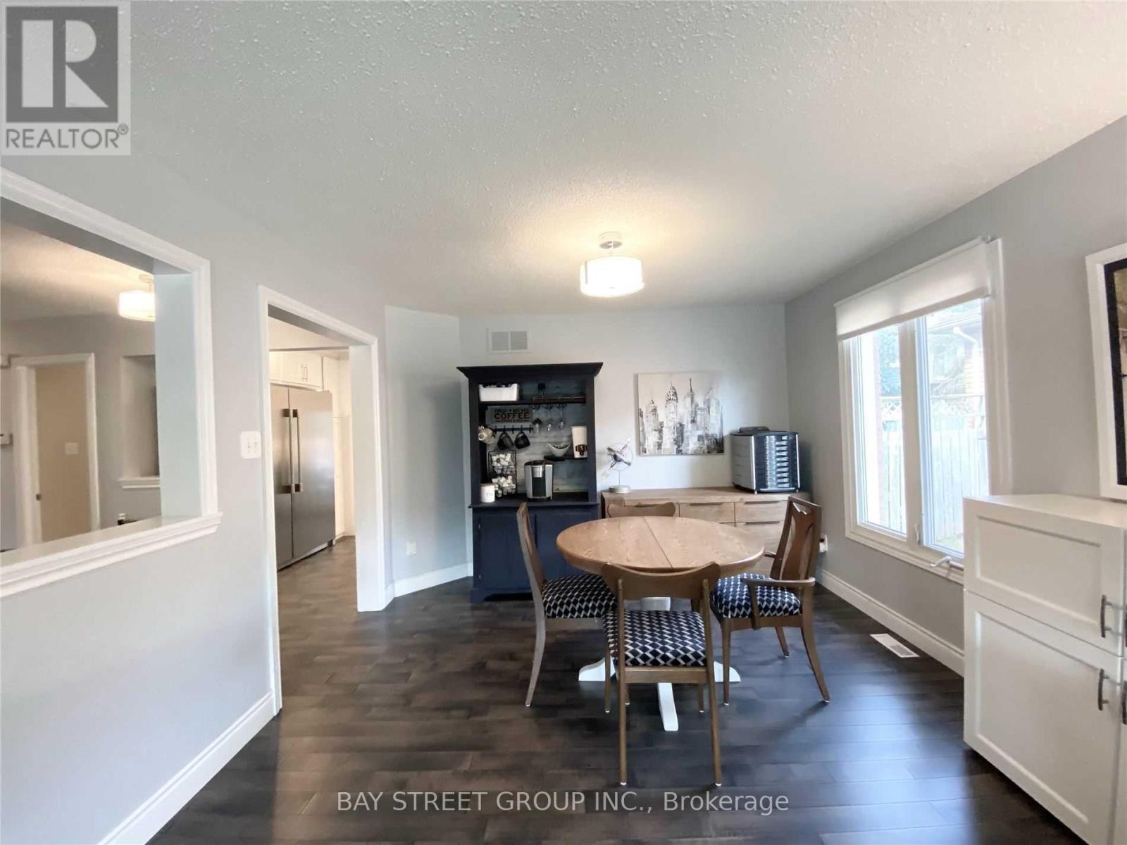 Upper - 86 Browning Trail, Barrie, Ontario  L4N 6J5 - Photo 4 - S12112391