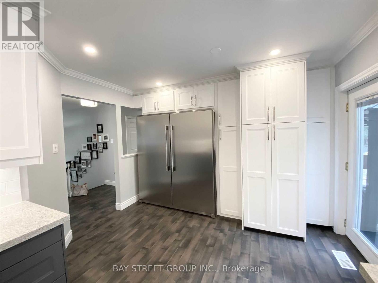 Upper - 86 Browning Trail, Barrie, Ontario  L4N 6J5 - Photo 6 - S12112391
