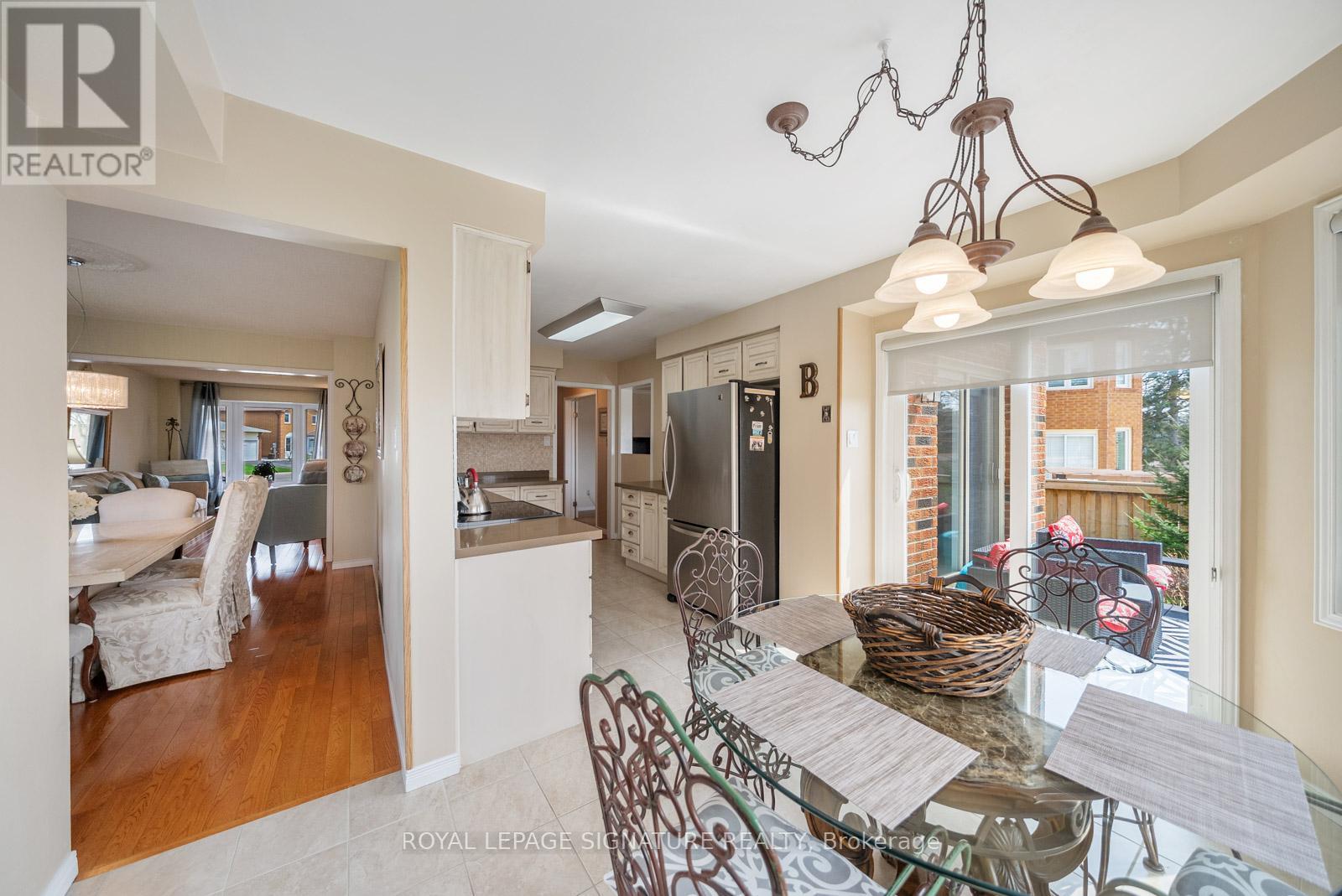 1378 Sweetbirch Court, Mississauga, Ontario  L5C 3R3 - Photo 15 - W12109697