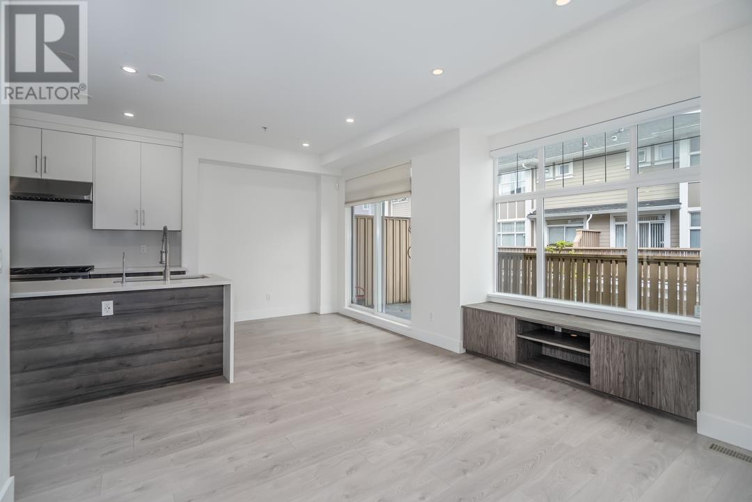961 W 59th Avenue, Vancouver, British Columbia  V6P 1X8 - Photo 2 - R2995501
